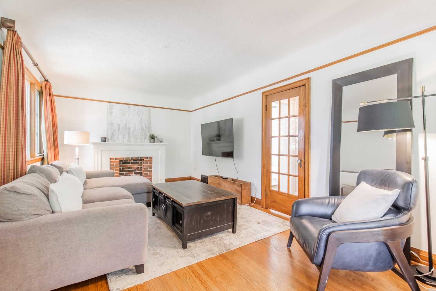 978 North Shore Boulevard W