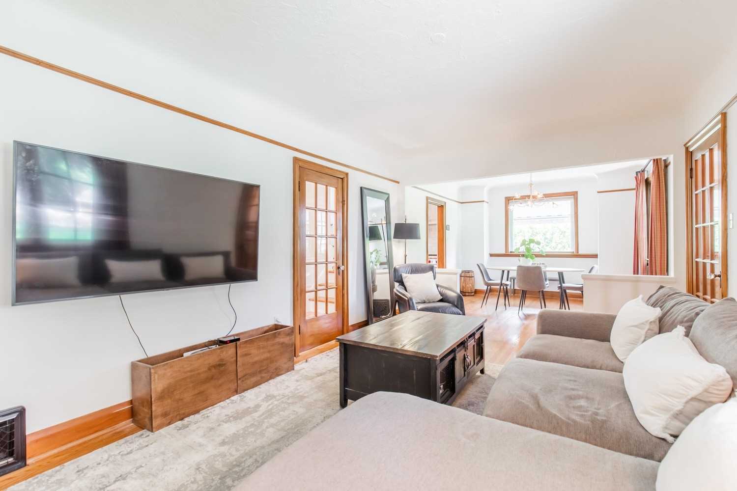 978 North Shore Boulevard W