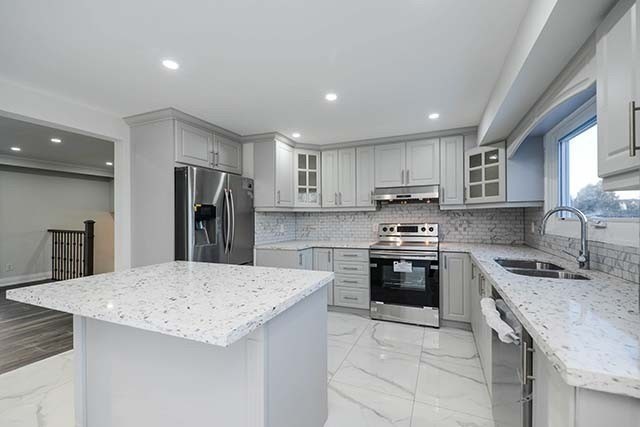 5526 Romanwood Crescent