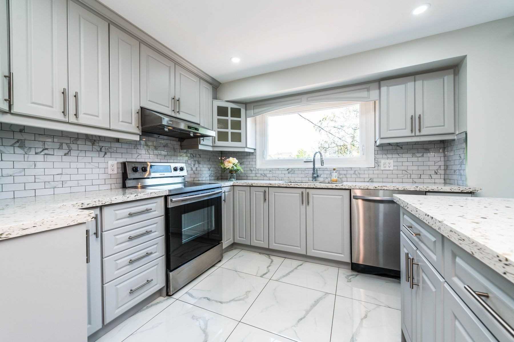 5526 Romanwood Crescent