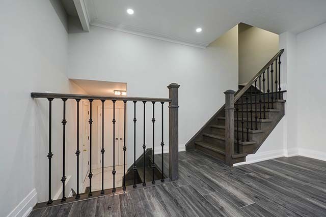 5526 Romanwood Crescent