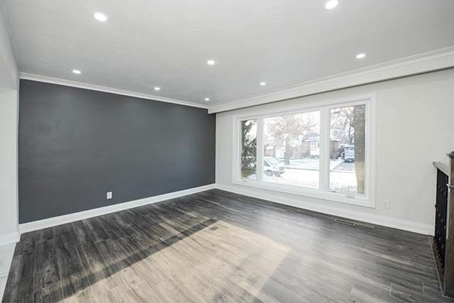 5526 Romanwood Crescent