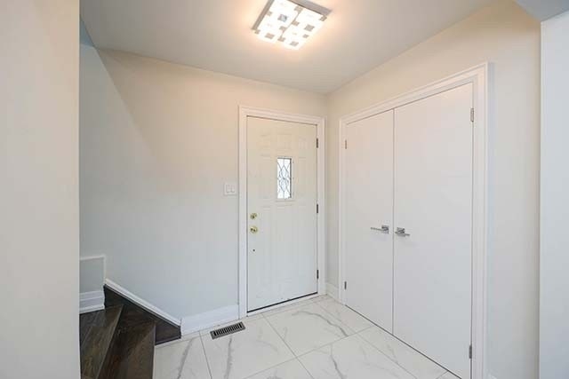 5526 Romanwood Crescent