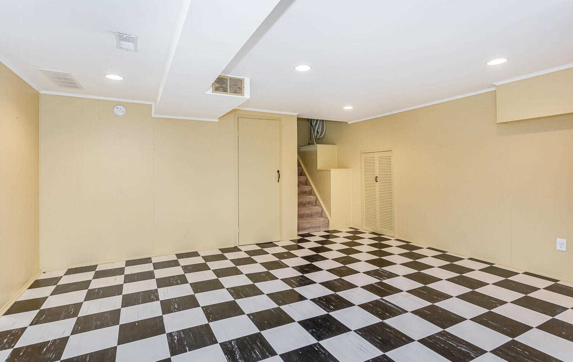 1697 Missenden Cres