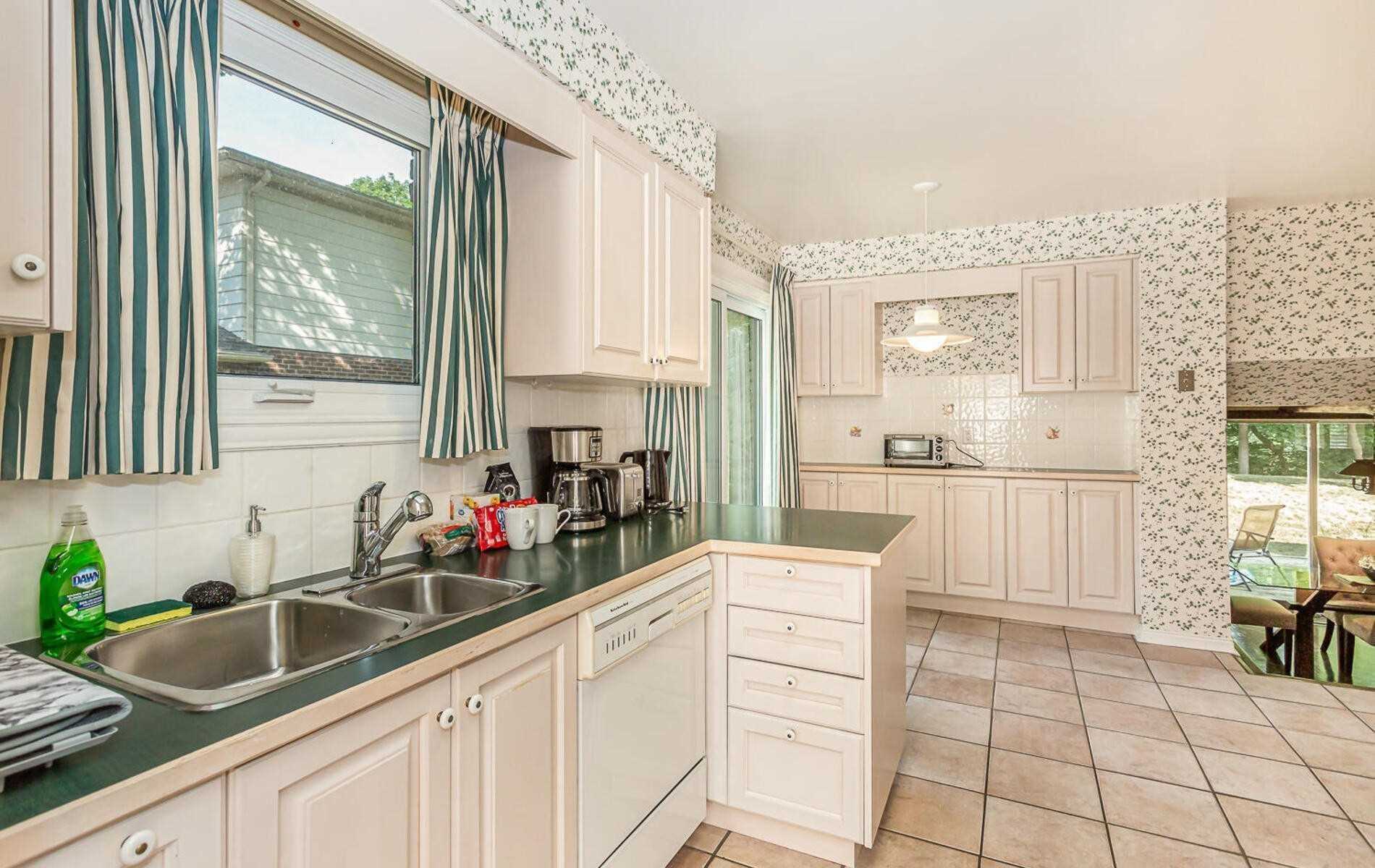 1697 Missenden Cres