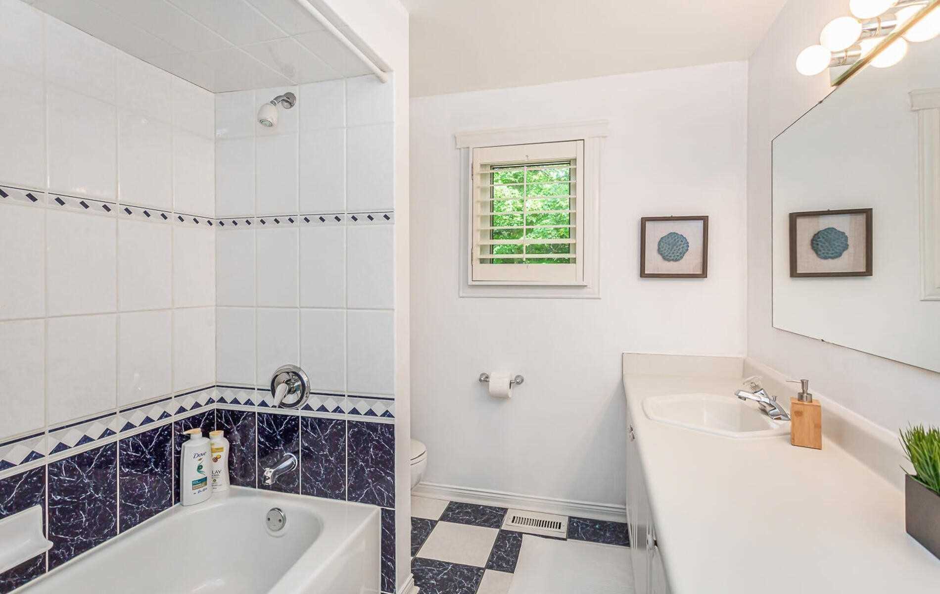 1697 Missenden Cres