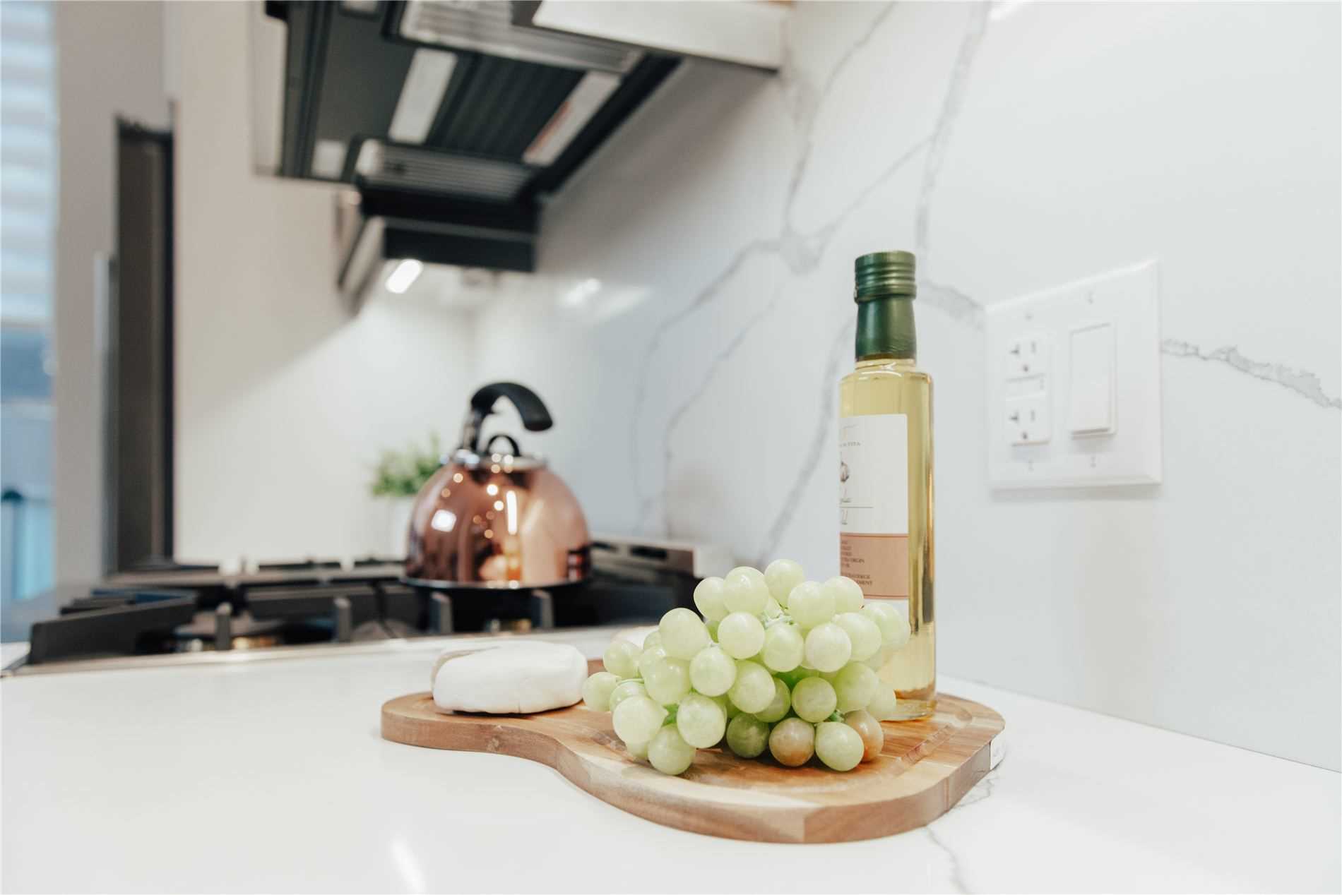 430 Roncesvalles Avenue, #105