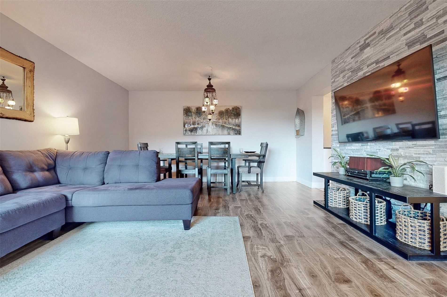 Listing W5862261 - Large Photo # 4