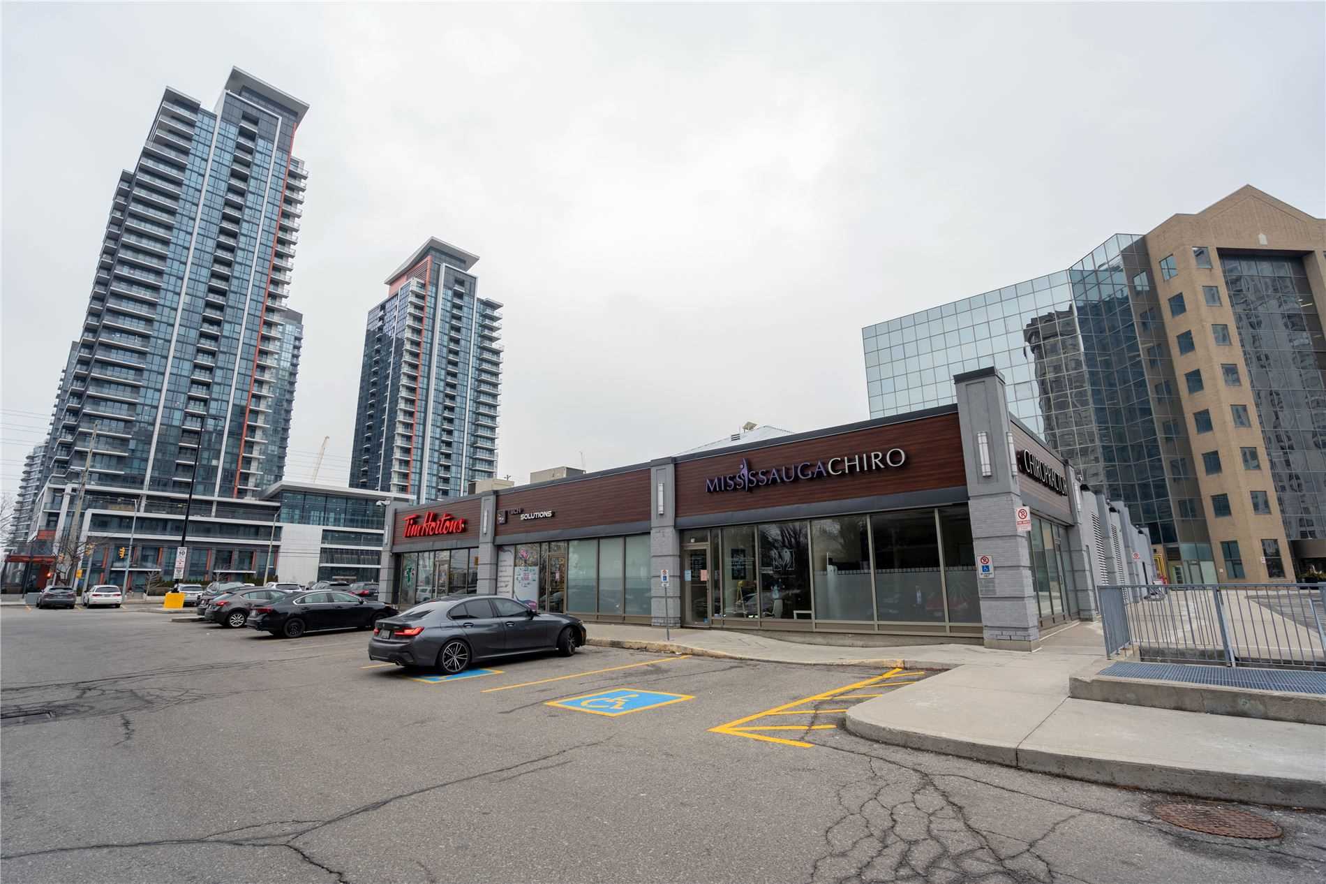 30 Eglinton Ave W, #19