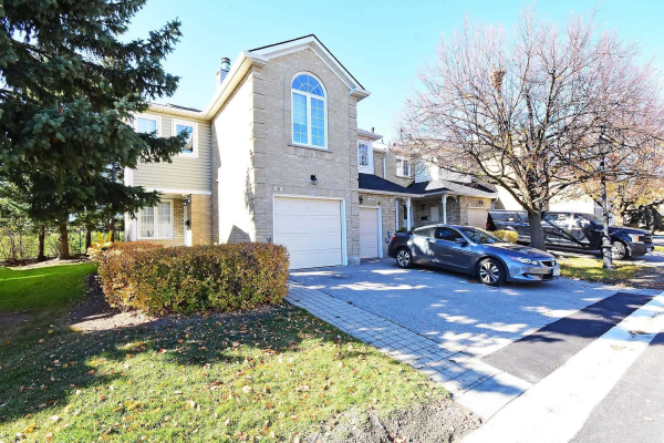 8 Heathcliffe Sq, Brampton