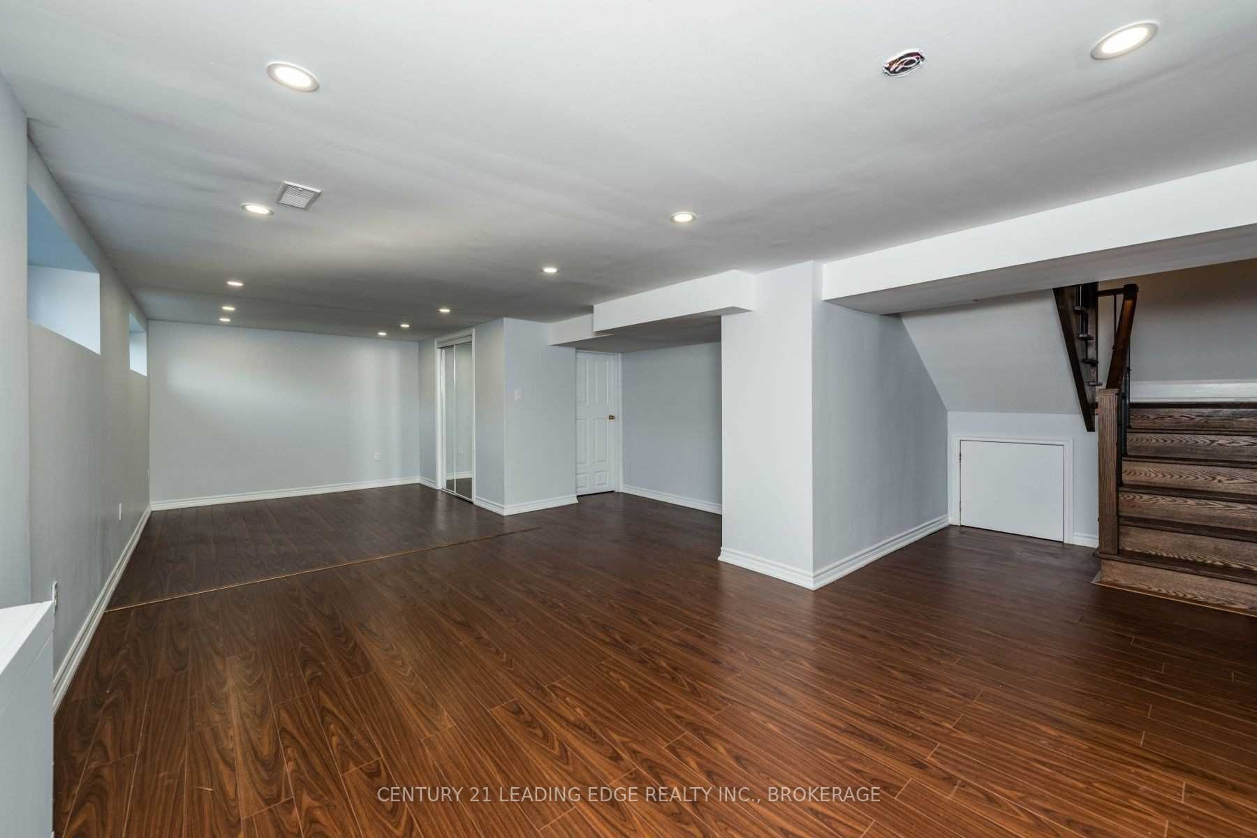 669 Roding Street