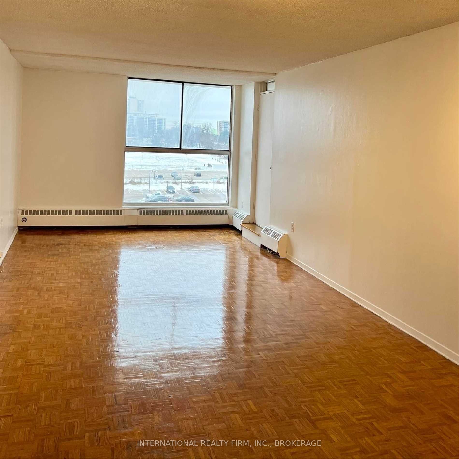 Listing W5865240 - Large Photo # 2