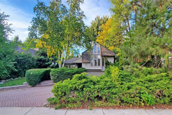 98 Rathburn Rd, Toronto