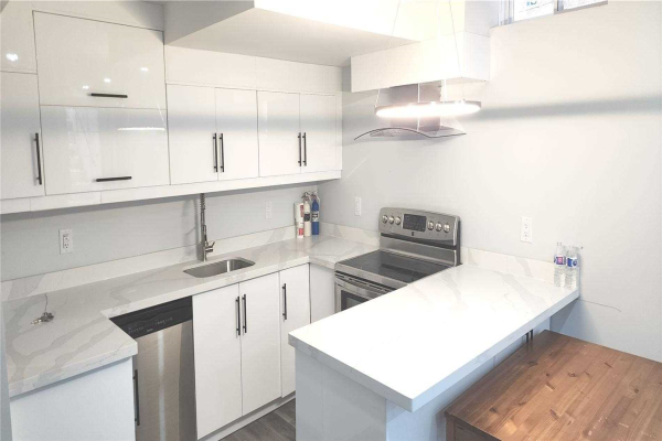 6413 Warbler Lane, Mississauga