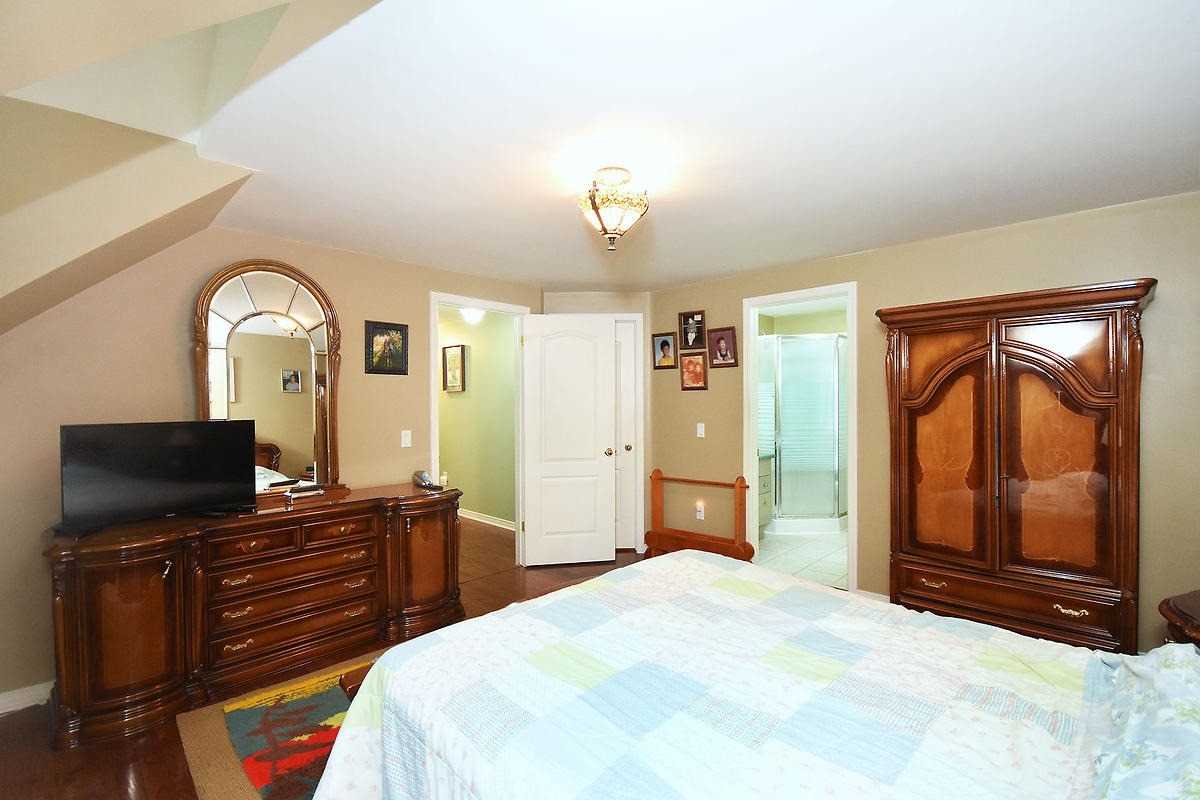 Listing W5866883 - Large Photo # 13