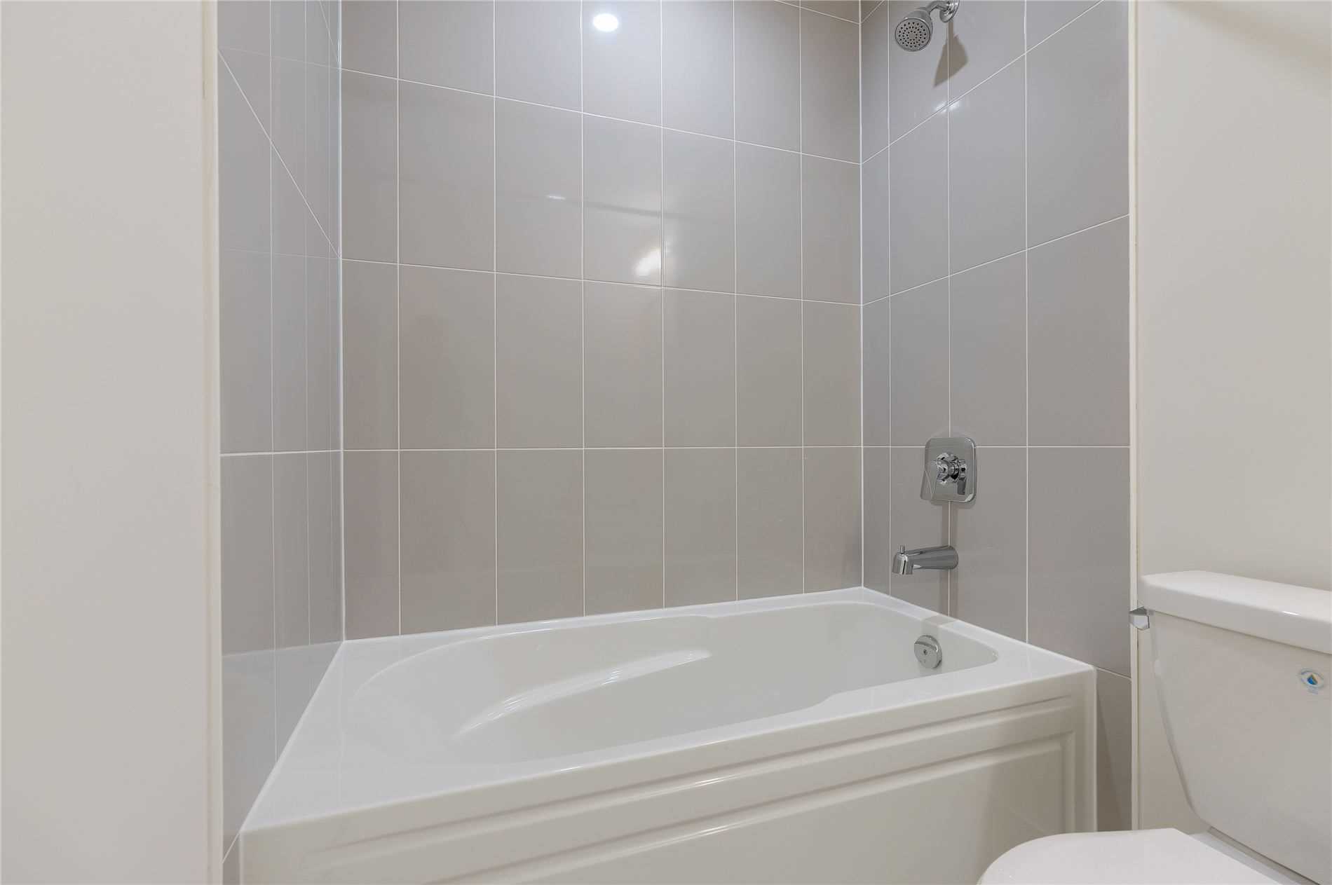 35 Watergarden Dr, #2013
