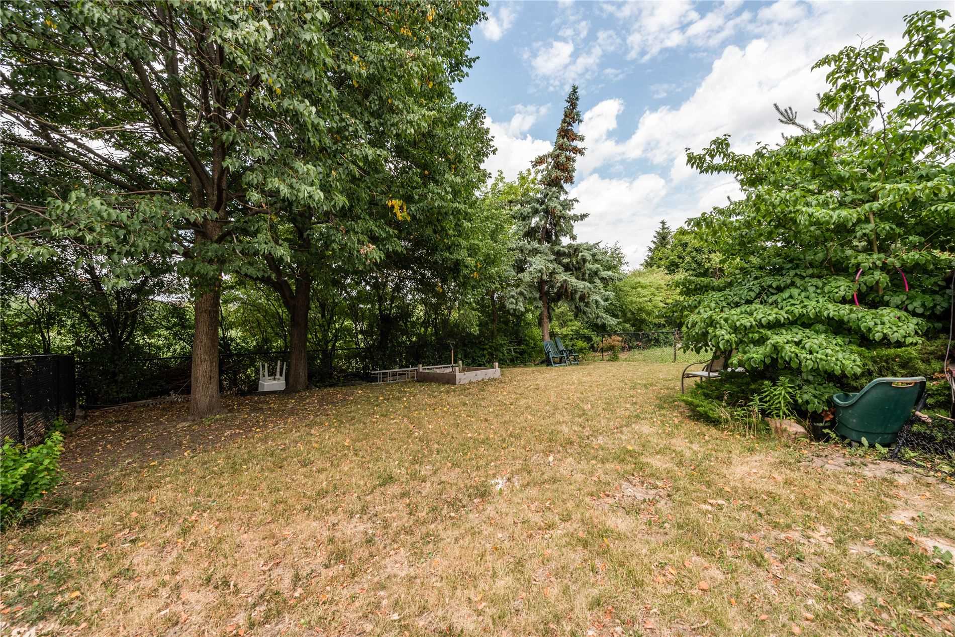 22 Mountainberry Rd E