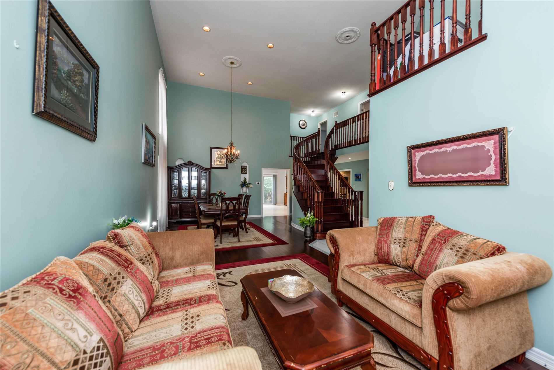 22 Mountainberry Rd E