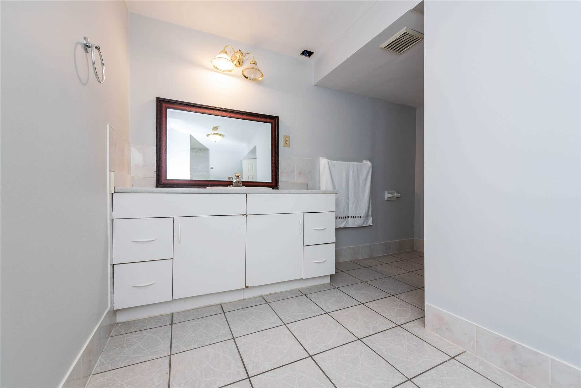 22 Mountainberry Rd E