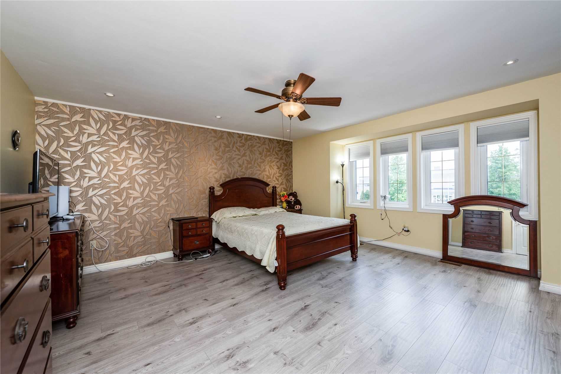 22 Mountainberry Rd E