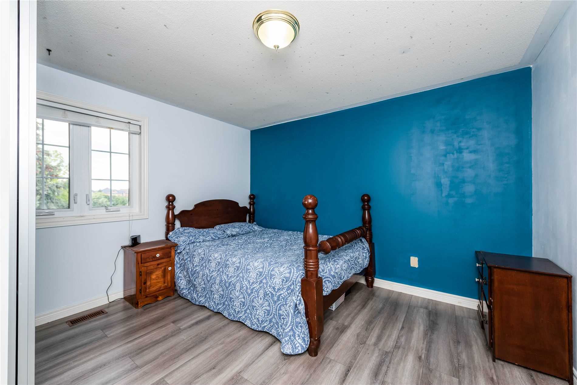 22 Mountainberry Rd E