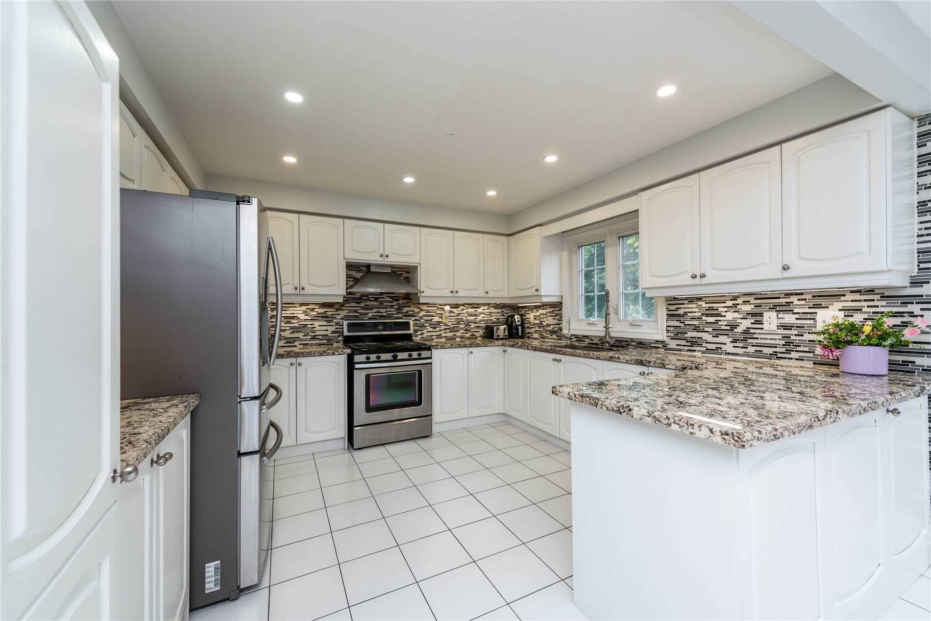 22 Mountainberry Rd E