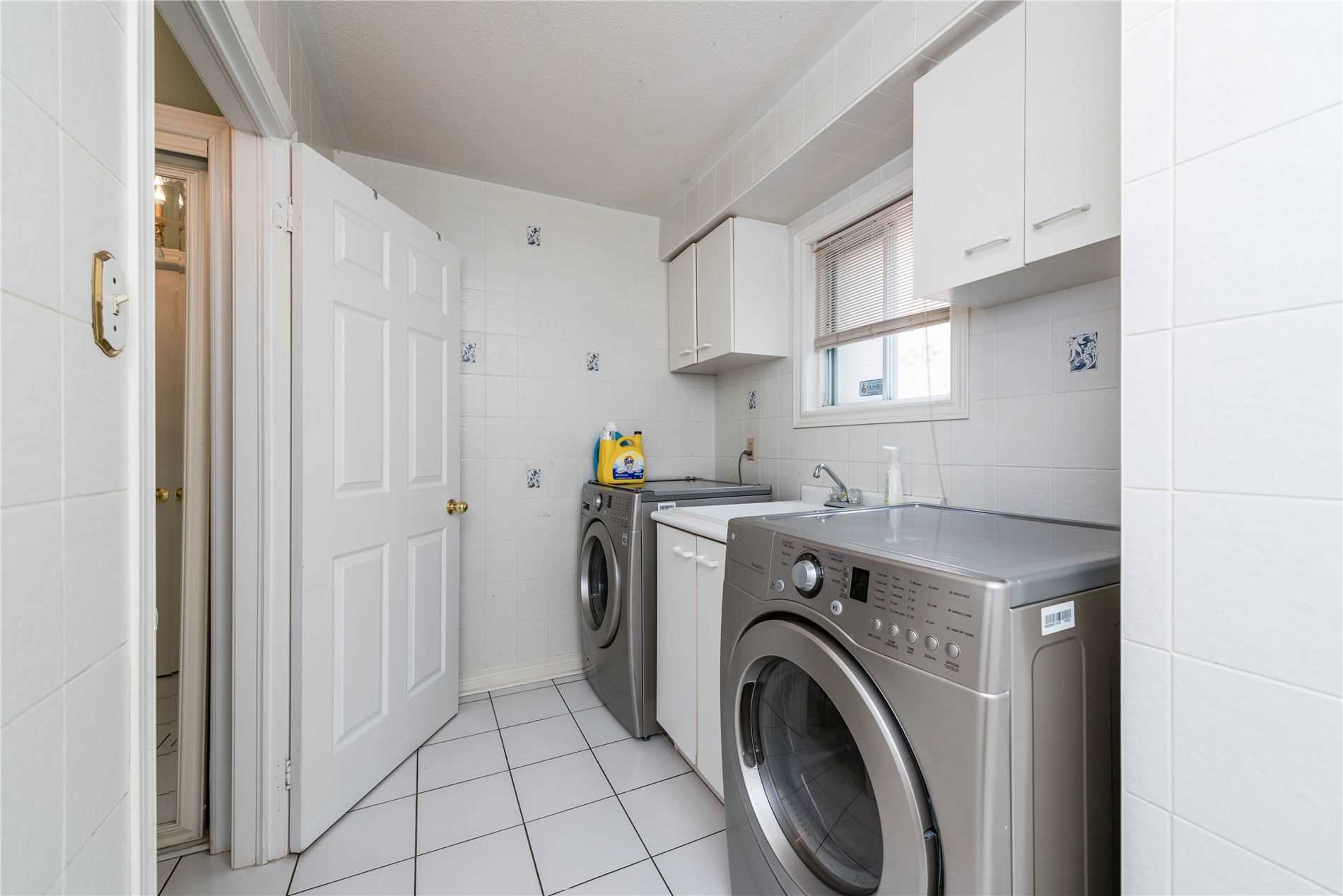 22 Mountainberry Rd E