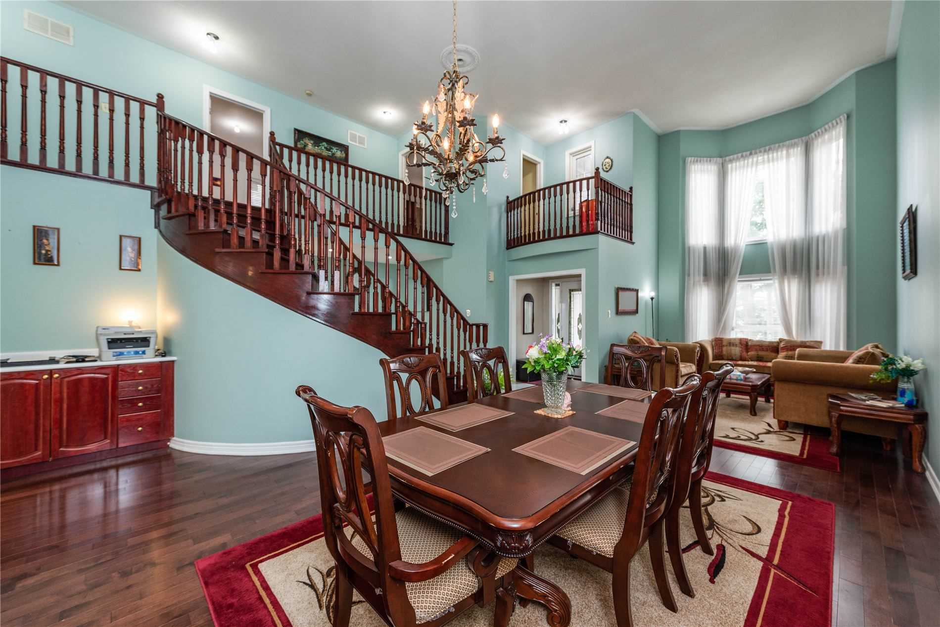 22 Mountainberry Rd E