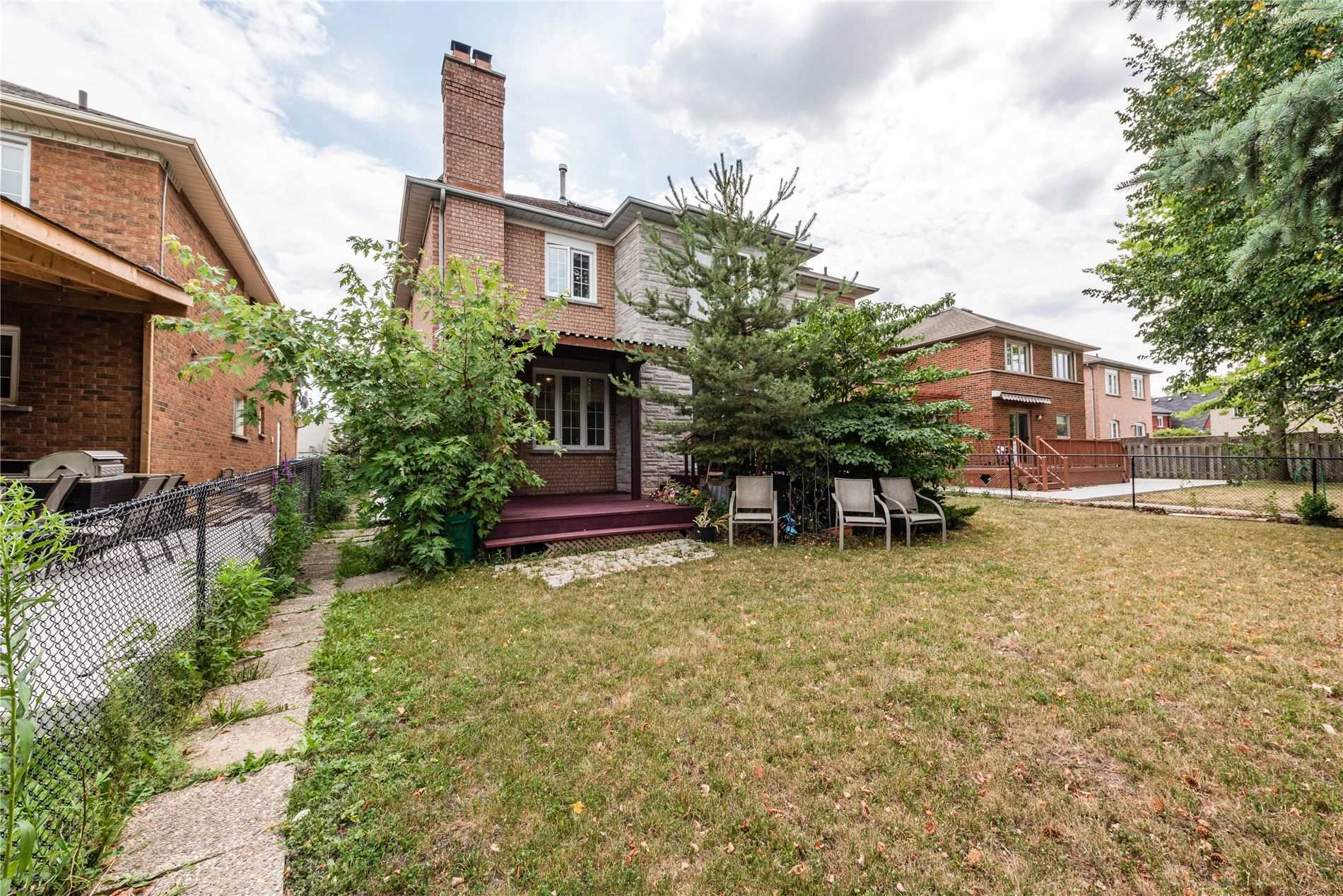 22 Mountainberry Rd E