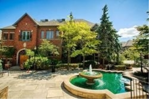 32 Village Centre Pl, Mississauga