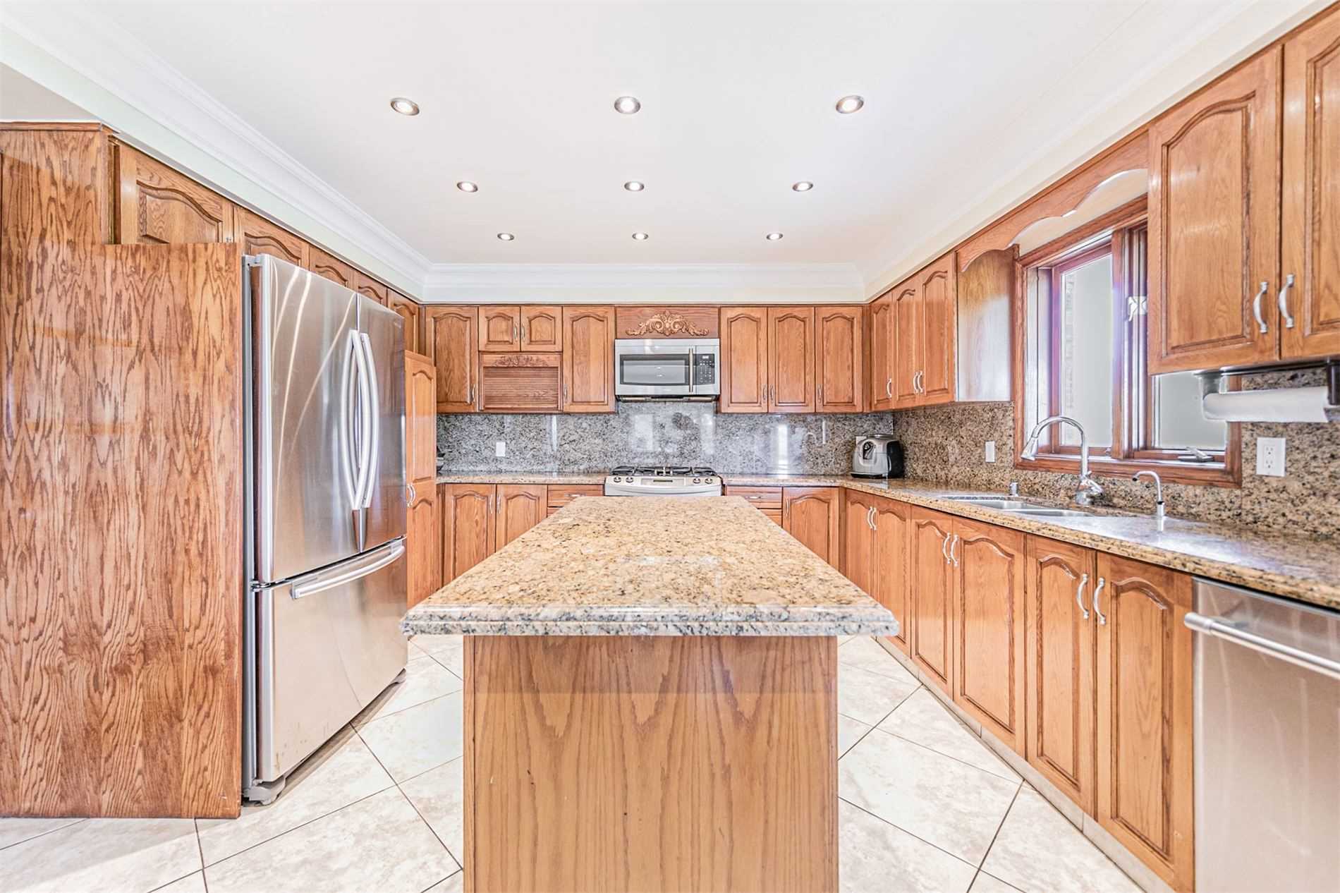 Listing W5869226 - Large Photo # 12