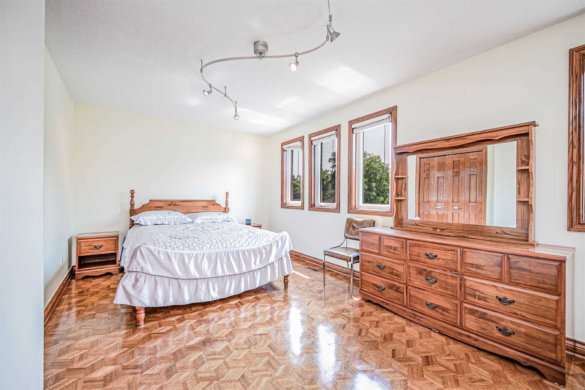 Listing W5869226 - Large Photo # 23