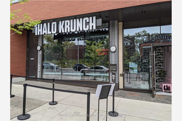 2114 Bloor St N, Toronto