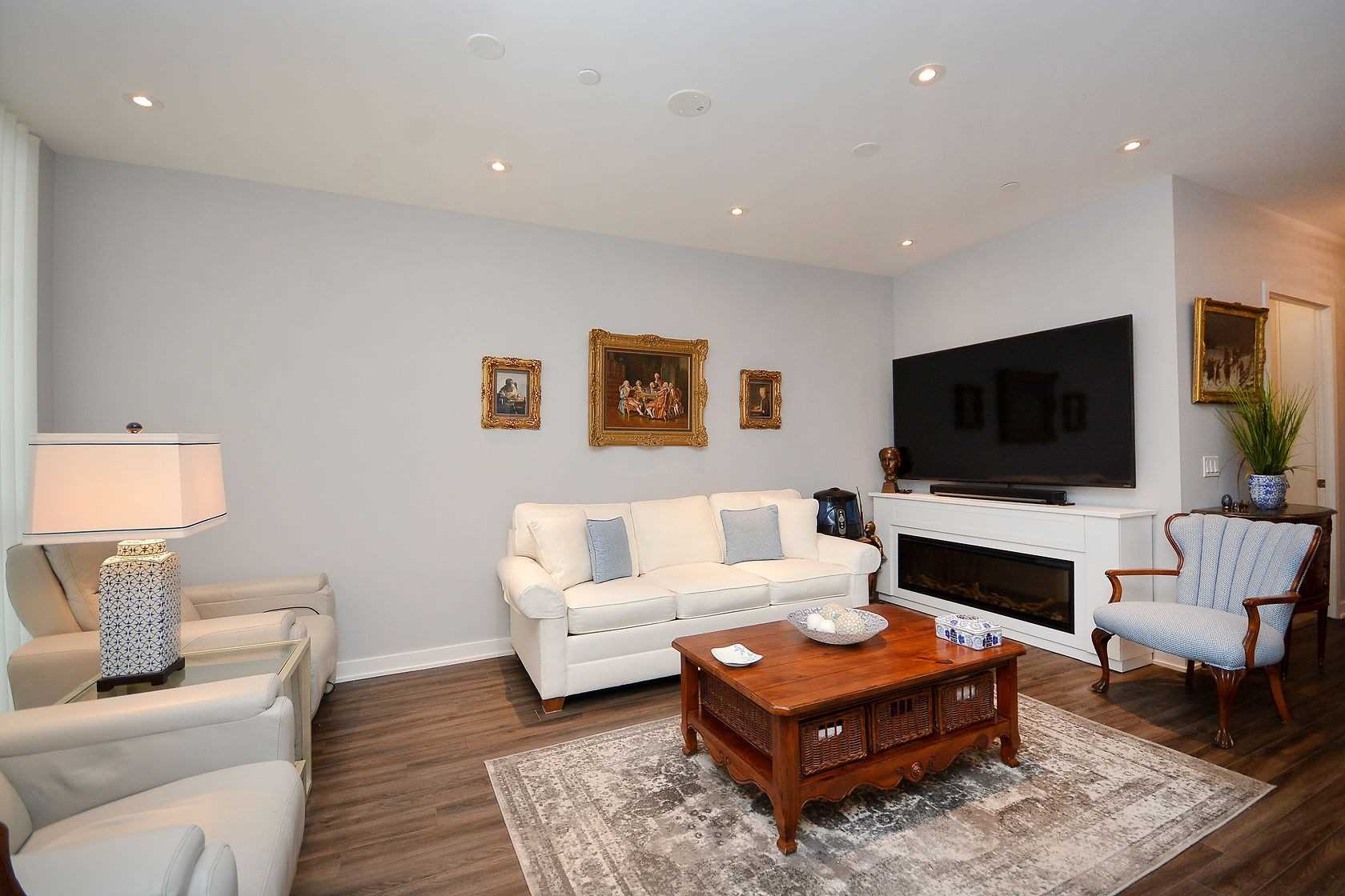 4699 Glen Erin Dr, #109