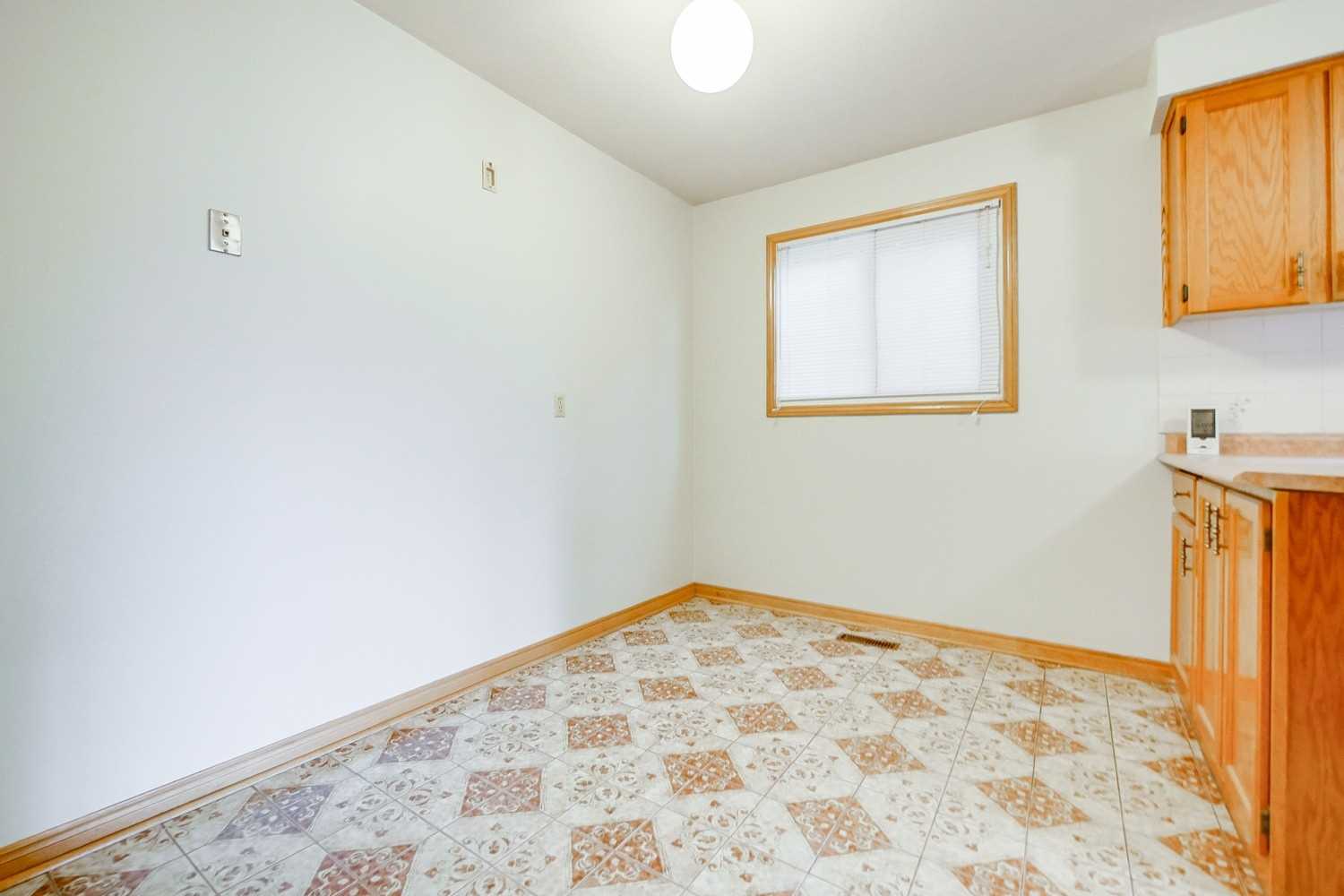 Listing W5869773 - Large Photo # 10