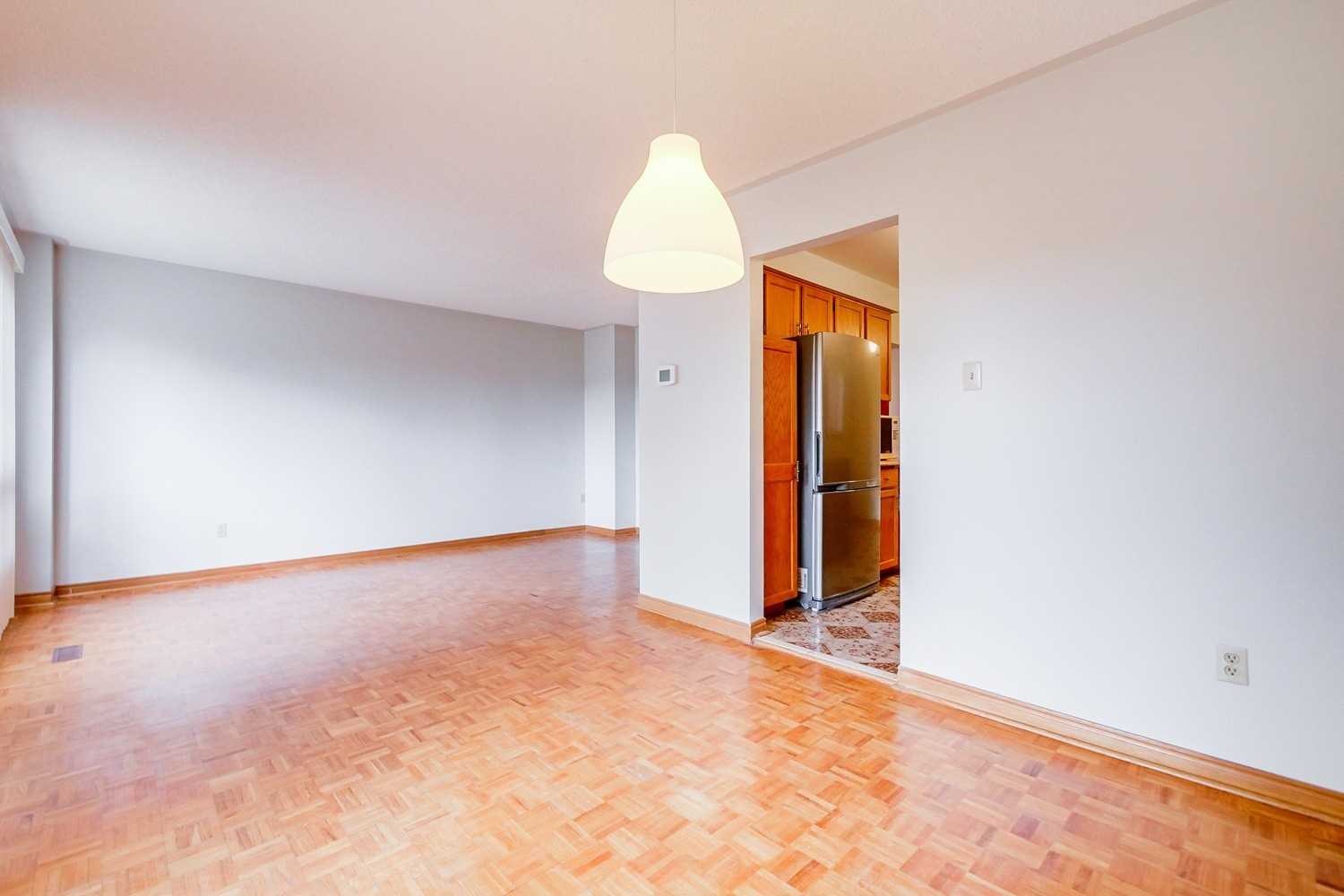 Listing W5869773 - Large Photo # 18