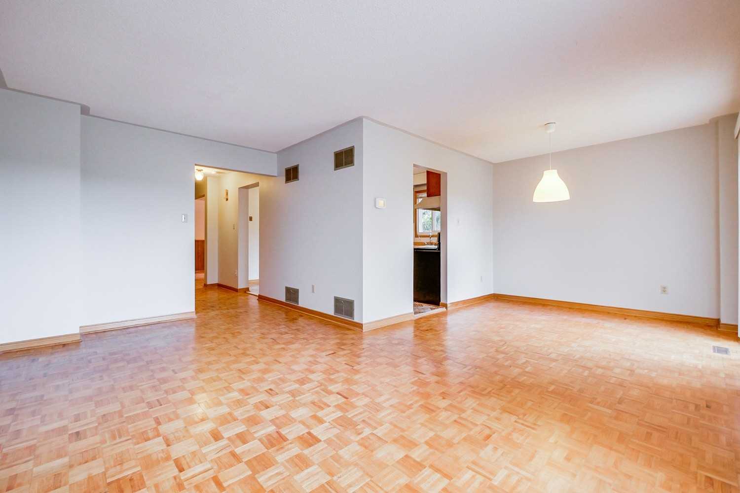 Listing W5869773 - Large Photo # 12