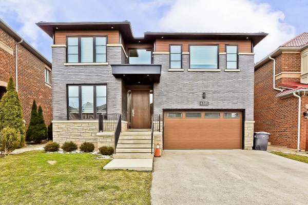 6785 Golden Hills Way, Mississauga