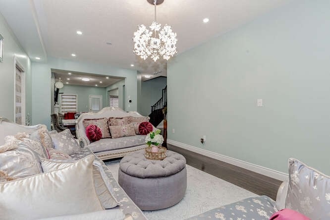 Listing W5869812 - Large Photo # 4