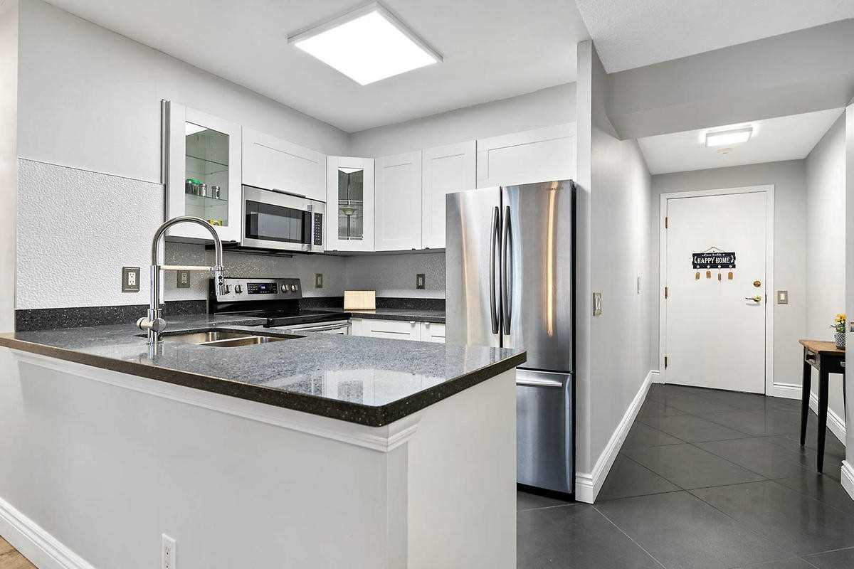 25 Kingsbridge Garden Circ, #1021