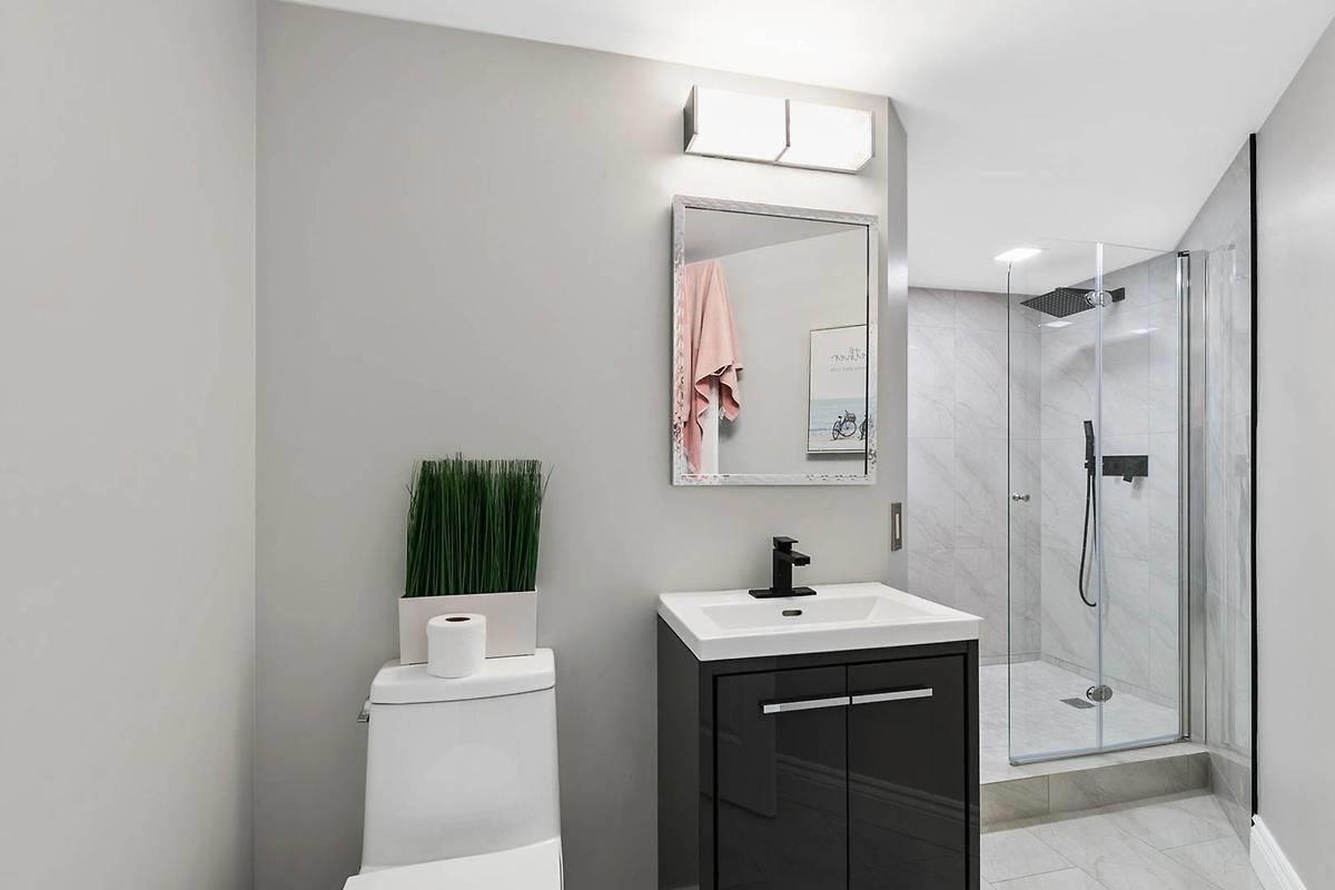 25 Kingsbridge Garden Circ, #1021
