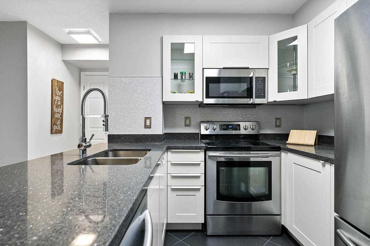 25 Kingsbridge Garden Circ, #1021