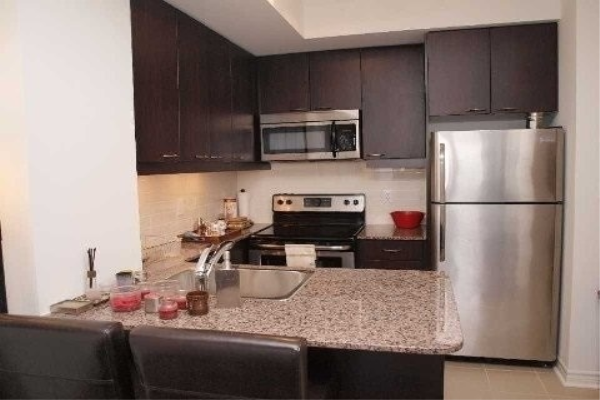 385 Prince Of Wales Dr, Mississauga
