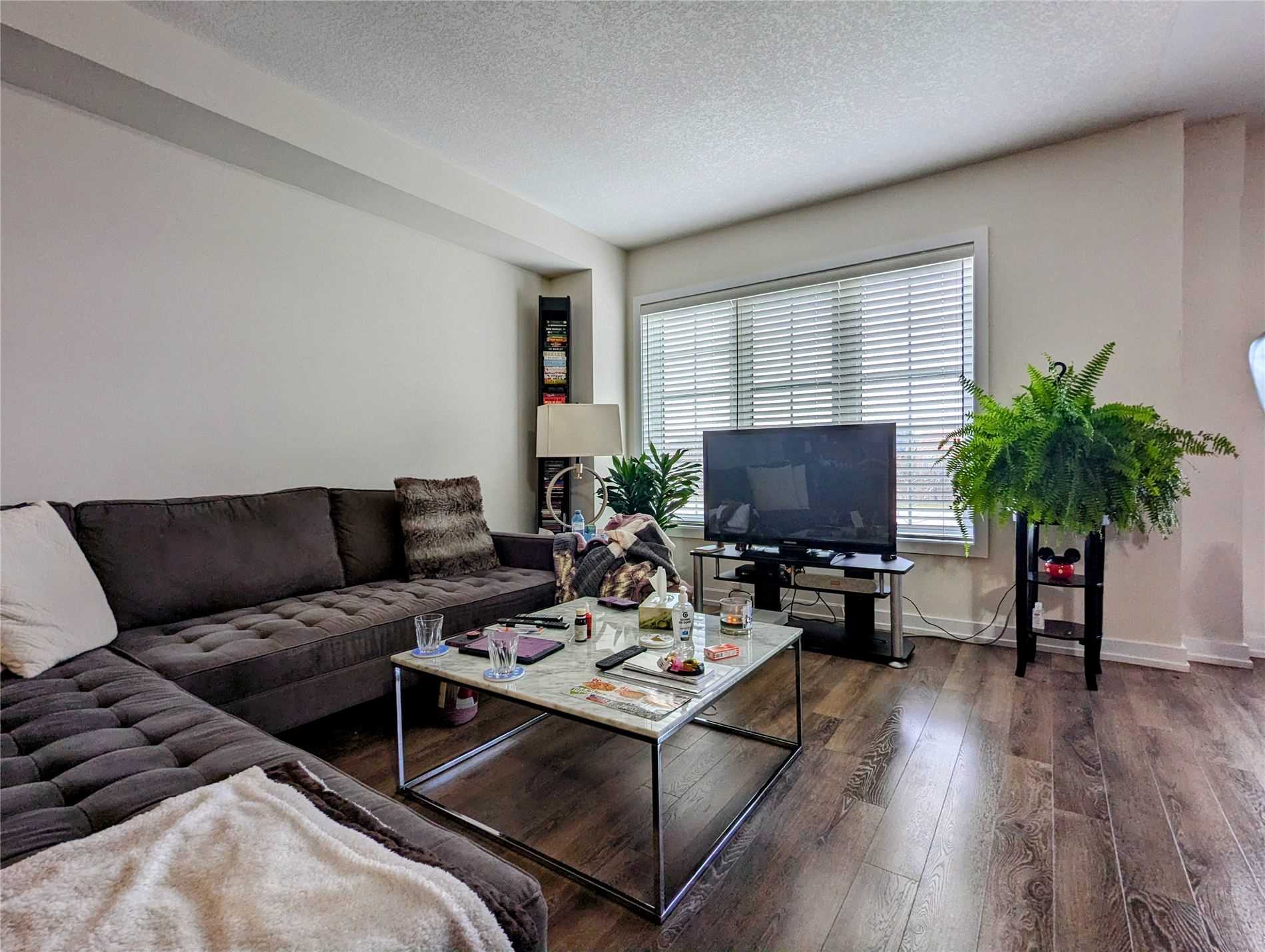 Listing W5871307 - Large Photo # 3