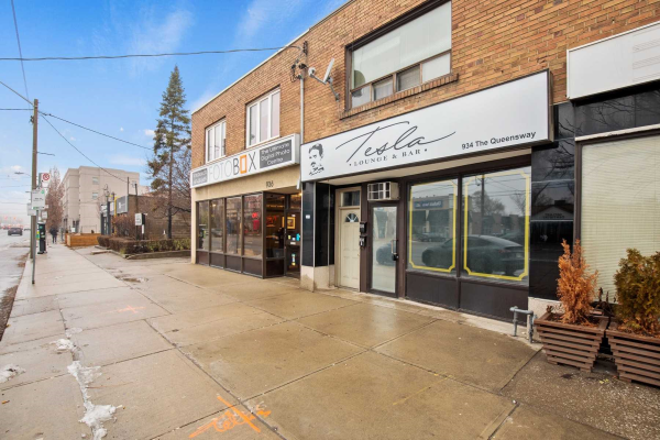 934 The Queensway, Toronto