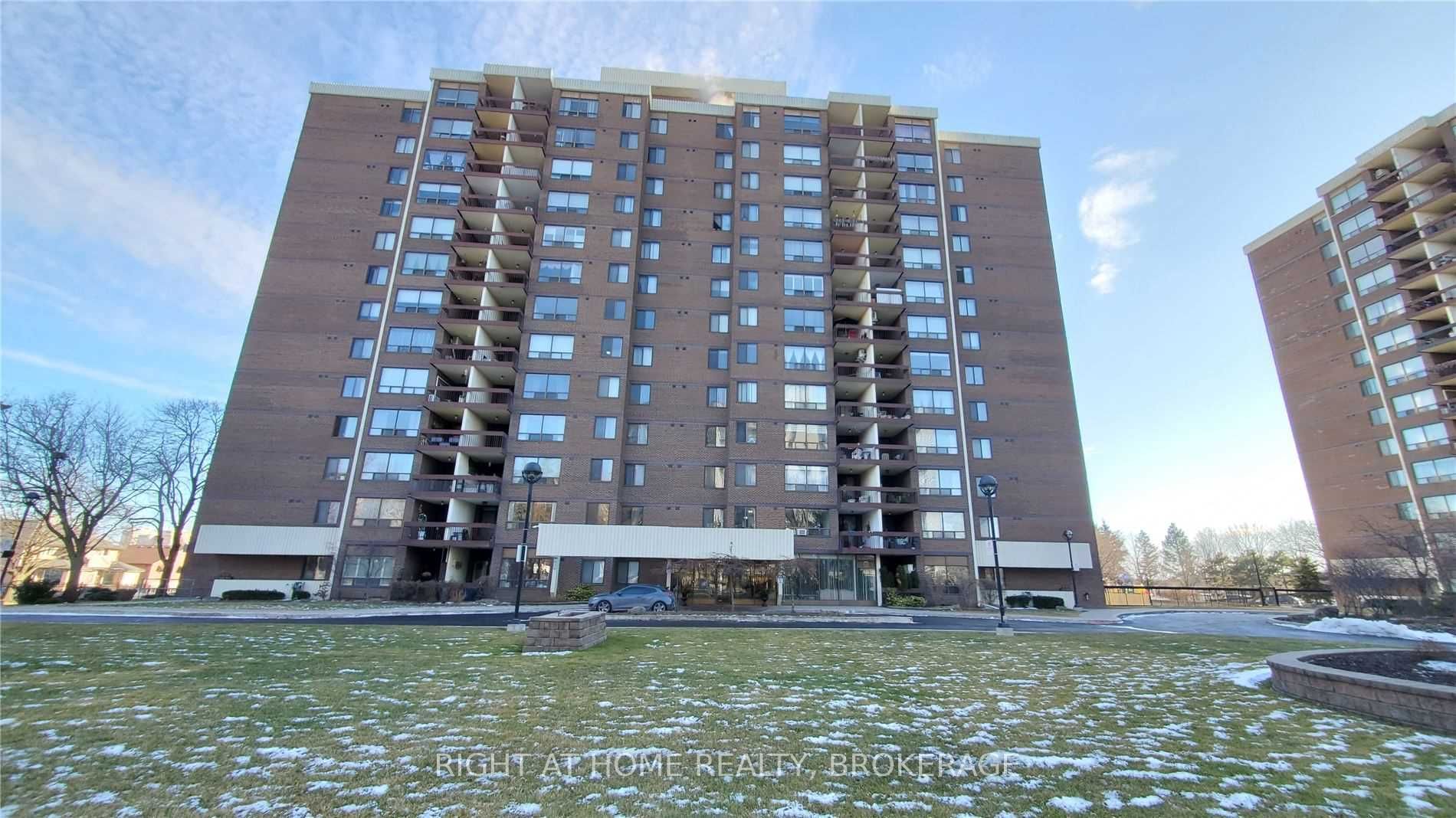 Listing W5871616 - Large Photo # 1