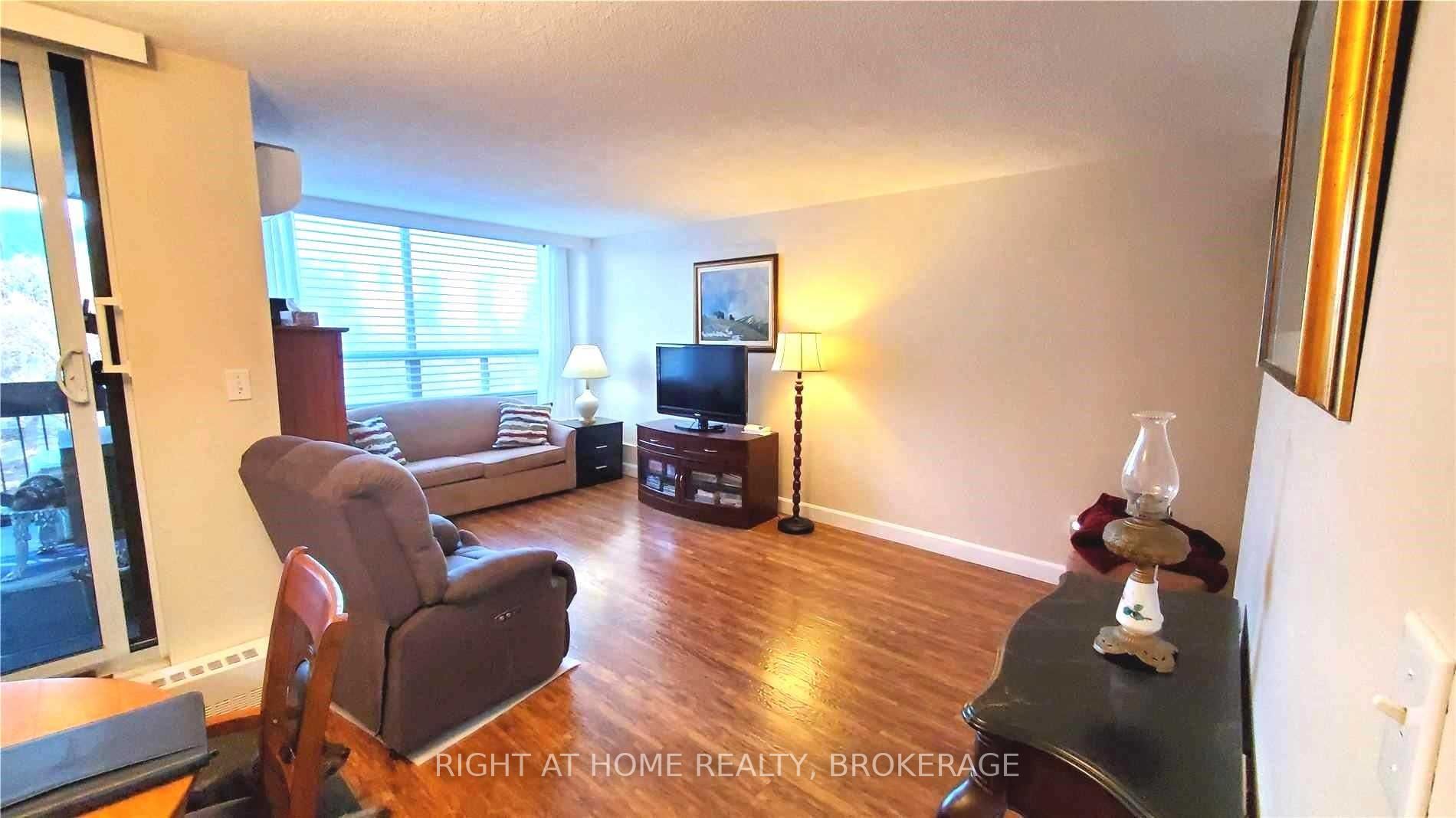 Listing W5871616 - Large Photo # 3