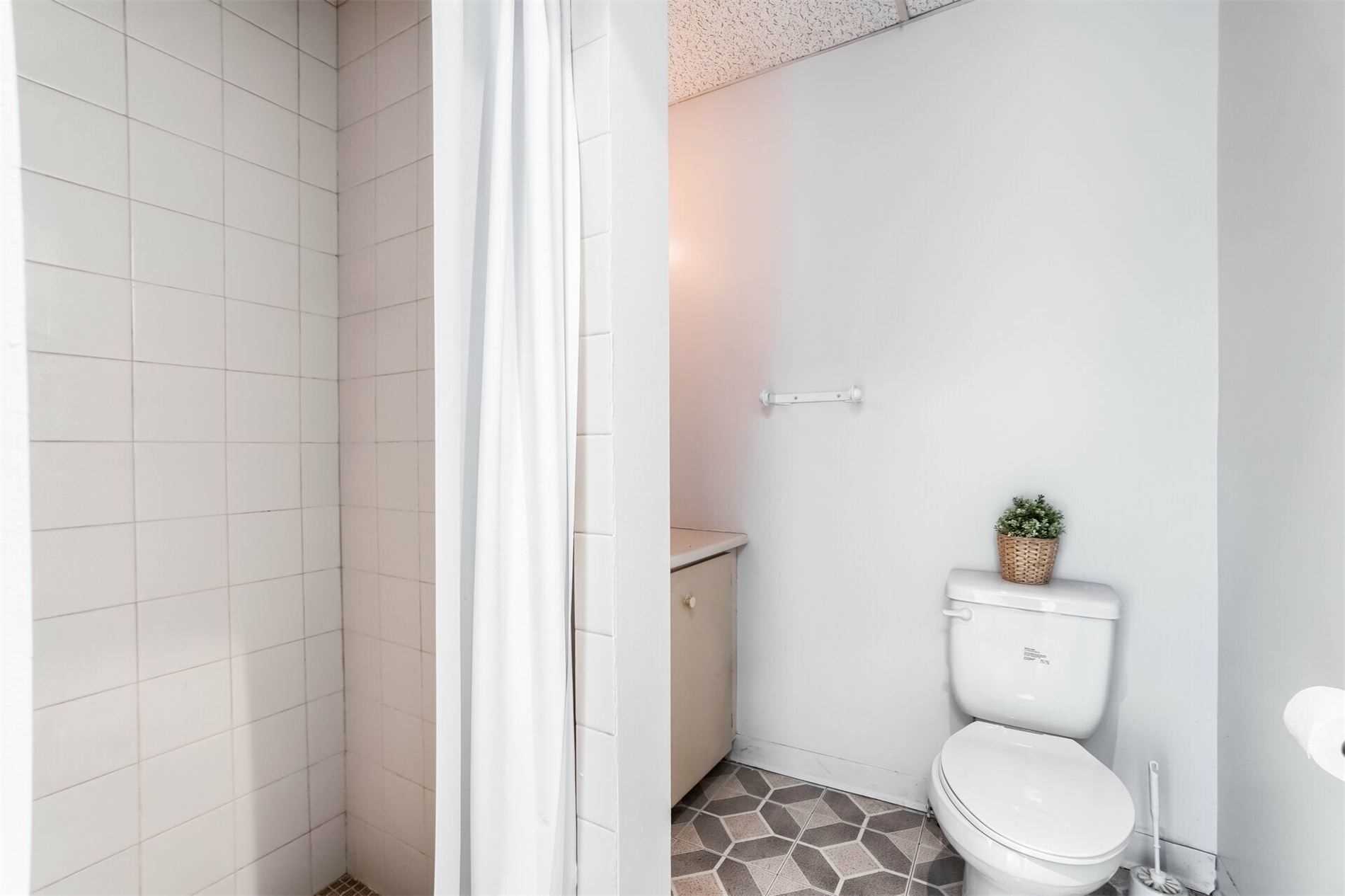 Listing W5872048 - Large Photo # 23