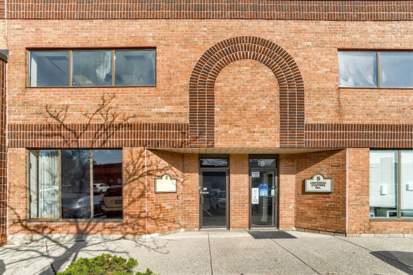 75 Rosedale Ave, Brampton