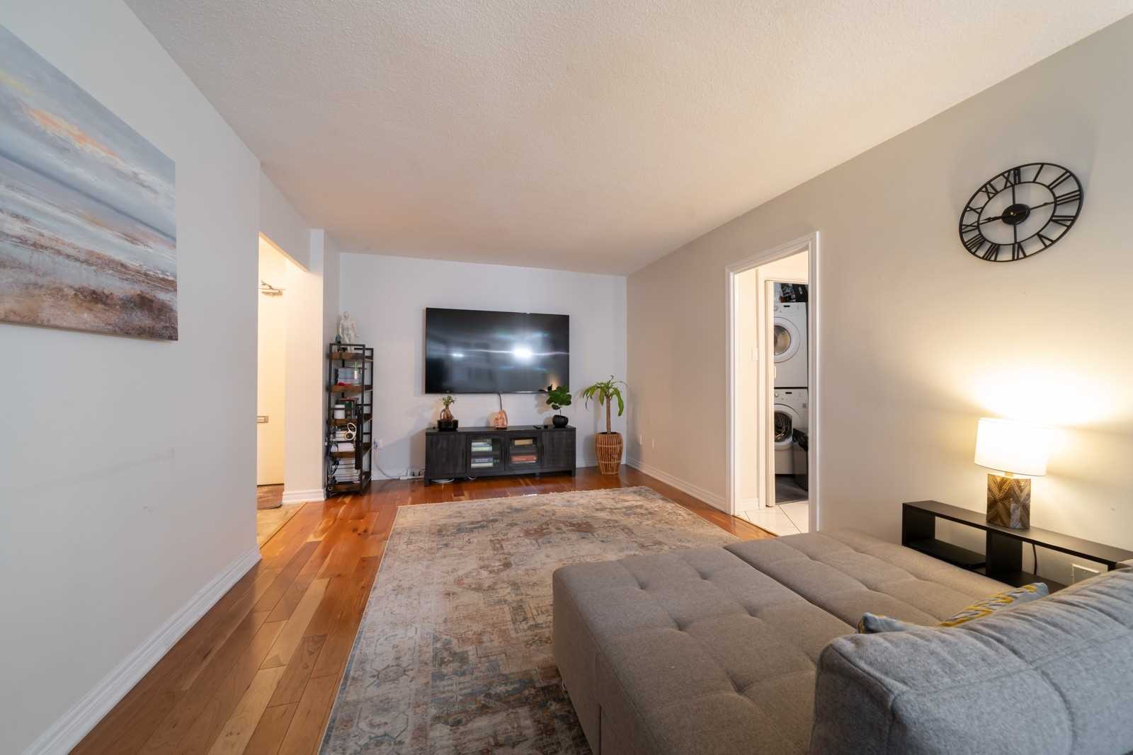 Listing W5872247 - Large Photo # 5